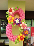 Цифра 8 из шаров с цветочным декором в Стране OZ